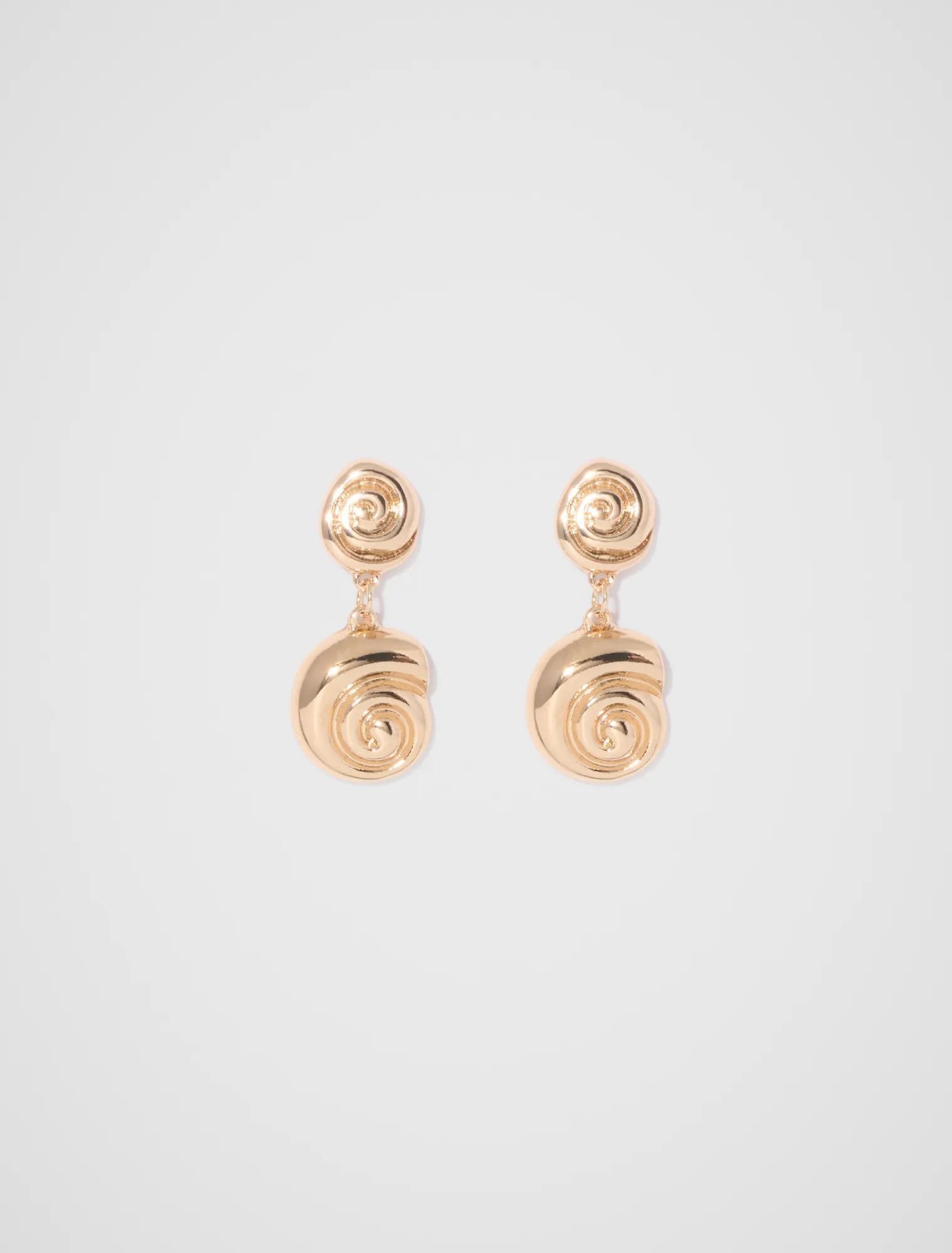 Shelby Curve Shell Earring